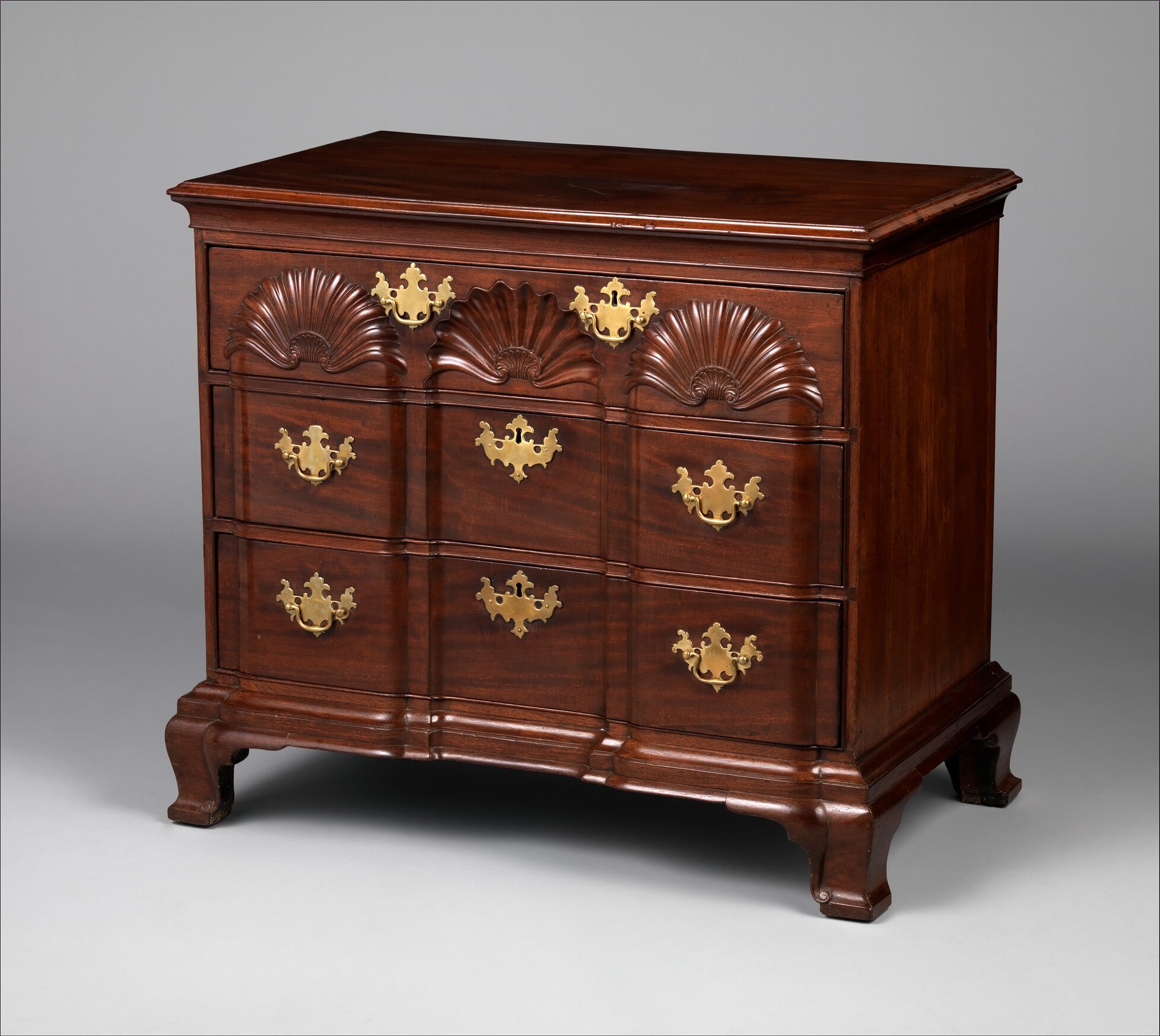 Chippendale mahogany chest of drawers from the 18th century